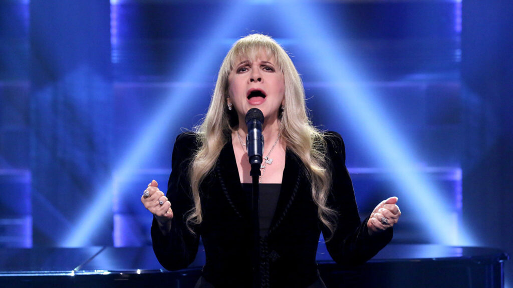 THE TONIGHT SHOW STARRING JIMMY FALLON – Episode 0154 – Pictured: Musical guest Stevie Nicks performs on November 3, 2014 – (Photo by: Douglas Gorenstein/NBC/NBCU Photo Bank via Getty Images)