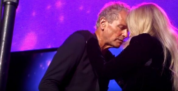 Lindsey Buckingham, Stevie Nicks embrace