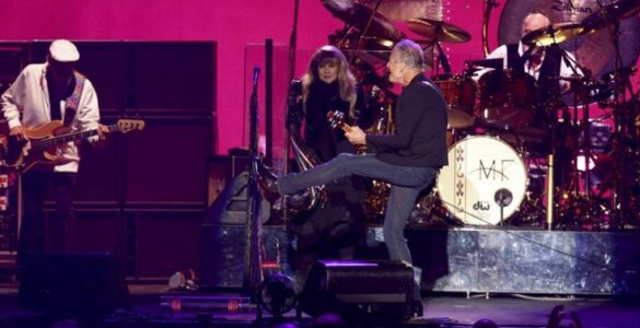 Lindsey Buckingham leg kick